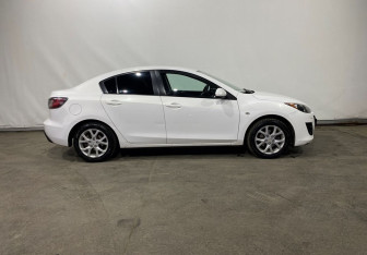 Подержанный автомобиль Mazda 3 Sedan 2010 года (7 фото)