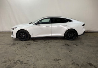 Подержанный автомобиль Changan UNI-V 2023 года (8 фото)