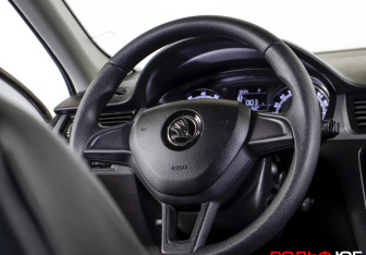 Подержанный автомобиль Skoda Rapid Liftback 2018 года (13 фото)