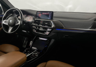 Подержанный автомобиль BMW X3 2021 года (16 фото)