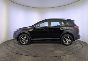 Подержанный автомобиль Toyota RAV4 2018 года (8 фото)