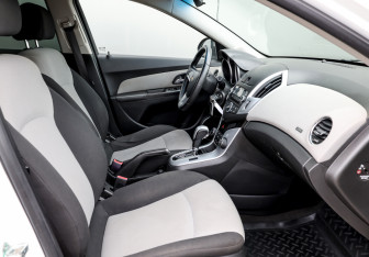 Подержанный автомобиль Chevrolet Cruze Sedan 2013 года (10 фото)
