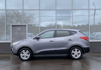 Подержанный автомобиль Hyundai ix35 2012 года (8 фото)