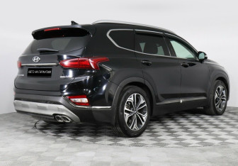 Подержанный автомобиль Hyundai Santa Fe 2019 года (3 фото)