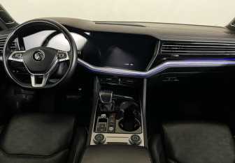 Подержанный автомобиль Volkswagen Touareg 2019 года (12 фото)