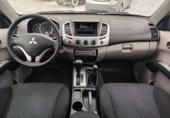 Подержанный автомобиль Mitsubishi L200 2011 года (9 фото)