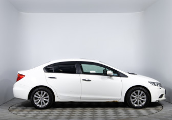 Подержанный автомобиль Honda Civic Sedan 2012 года (4 фото)
