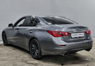 Подержанный автомобиль Infiniti Q50 2014 года (7 фото)