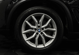 Подержанный автомобиль BMW X5 2020 года (7 фото)