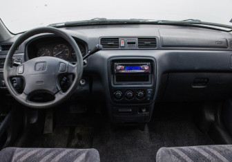 Подержанный автомобиль Honda CR-V 1999 года (13 фото)