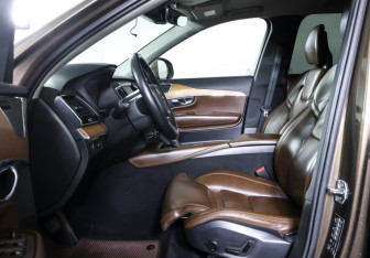 Подержанный автомобиль Volvo XC90 2018 года (17 фото)