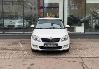 Подержанный автомобиль Skoda Fabia Hatchback 2012 года (2 фото)