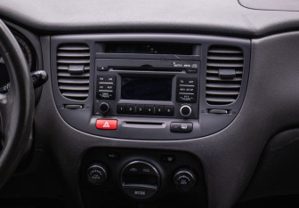 Подержанный автомобиль Kia Rio Hatchback 2010 года (14 фото)