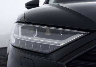 Подержанный автомобиль Audi A8 2019 года (28 фото)