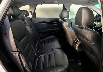 Подержанный автомобиль Kia Sorento 2018 года (10 фото)