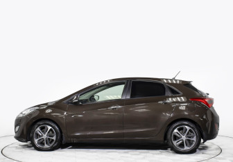 Подержанный автомобиль Hyundai i30 Hatchback 2016 года (8 фото)