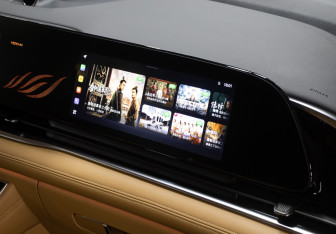 Подержанный автомобиль Voyah Dream 2022 года (24 фото)