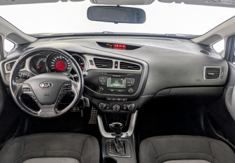 Подержанный автомобиль Kia Ceed Wagon 2014 года (14 фото)