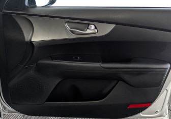 Подержанный автомобиль Kia Cerato Sedan 2020 года (25 фото)