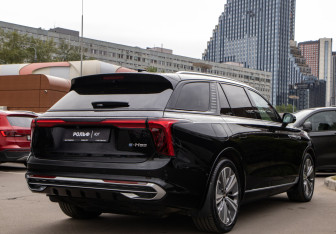 Подержанный автомобиль Hongqi E-HS9 2021 года (4 фото)