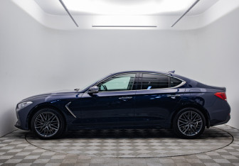 Подержанный автомобиль Genesis G70 2020 года (8 фото)