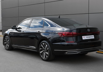 Подержанный автомобиль Volkswagen Passat Sedan 2021 года (7 фото)