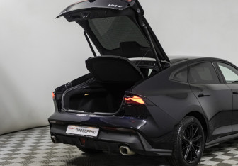 Подержанный автомобиль Changan UNI-V 2024 года (17 фото)