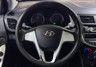 Подержанный автомобиль Hyundai Solaris Sedan 2012 года (18 фото)