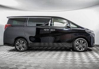 Подержанный автомобиль Toyota Alphard 2021 года (4 фото)