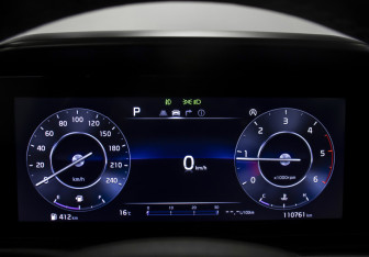 Подержанный автомобиль Kia Carnival 2020 года (12 фото)