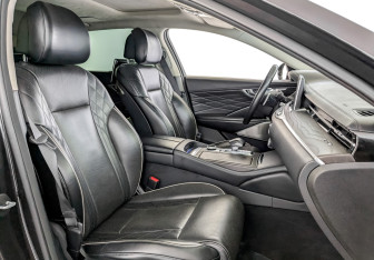 Подержанный автомобиль Kia K900 2019 года (25 фото)