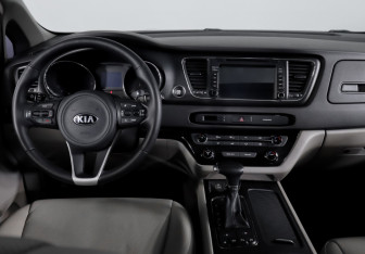 Подержанный автомобиль Kia Carnival 2016 года (12 фото)