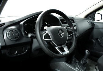 Подержанный автомобиль Renault Sandero 2020 года (10 фото)