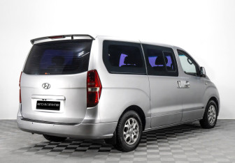 Подержанный автомобиль Hyundai Grand Starex 2008 года (4 фото)