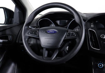 Подержанный автомобиль Ford Focus Sedan 2017 года (12 фото)