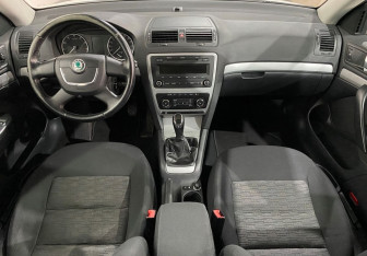 Подержанный автомобиль Skoda Octavia Liftback 2012 года (9 фото)