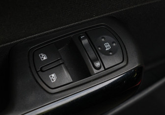 Подержанный автомобиль Opel Corsa 2012 года (10 фото)