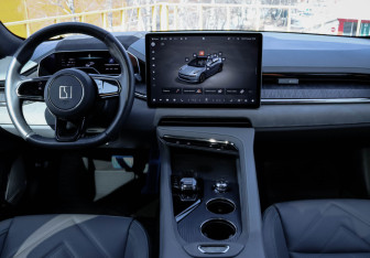 Подержанный автомобиль Zeekr 001 2022 года (9 фото)