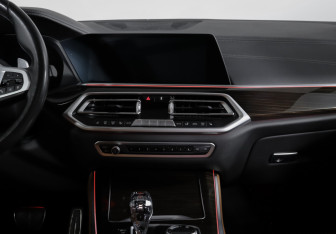 Подержанный автомобиль BMW X5 2021 года (13 фото)