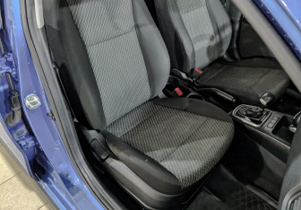 Подержанный автомобиль Kia Rio Hatchback 2019 года (23 фото)