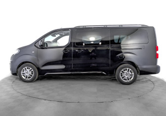 Подержанный автомобиль Peugeot Traveller 2022 года (8 фото)