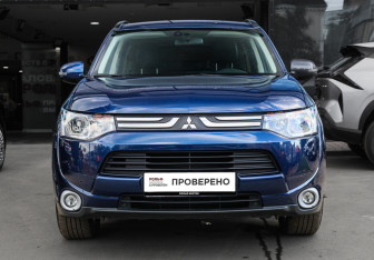 Подержанный автомобиль Mitsubishi Outlander 2014 года (2 фото)