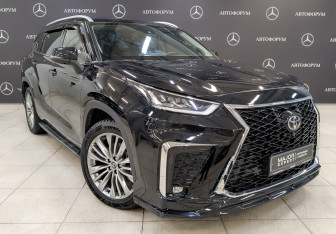 Подержанный автомобиль Toyota Highlander 2024 года (3 фото)