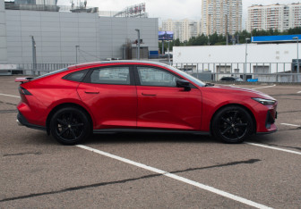 Подержанный автомобиль Changan UNI-V 2024 года (4 фото)
