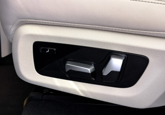 Подержанный автомобиль BMW X7 2024 года (28 фото)