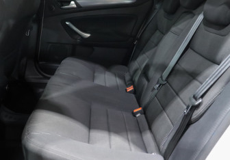 Подержанный автомобиль Ford Mondeo Sedan 2013 года (9 фото)