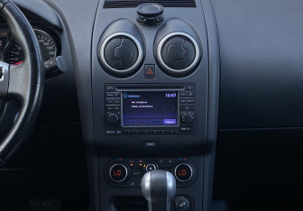 Подержанный автомобиль Nissan Qashqai 2012 года (12 фото)