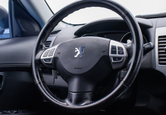 Подержанный автомобиль Peugeot 4007 2011 года (15 фото)