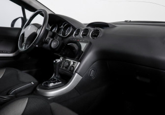 Подержанный автомобиль Peugeot 308 Hatchback 2012 года (9 фото)