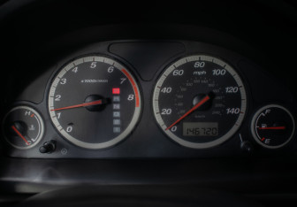 Подержанный автомобиль Honda CR-V 2004 года (12 фото)